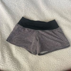 Lululemon mid rise shorts 4”